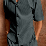 Completo Estivo Uomo a Righe Verticali con Camicia e Pantaloncini