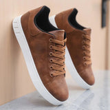Sneakers basse da uomo con lacci e suola a contrasto
