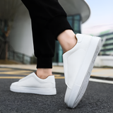 Sneakers basse da uomo in pelle con lacci