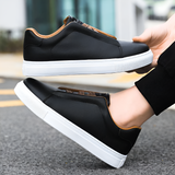 Sneakers basse da uomo in pelle con lacci