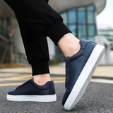Sneakers basse da uomo in pelle con lacci