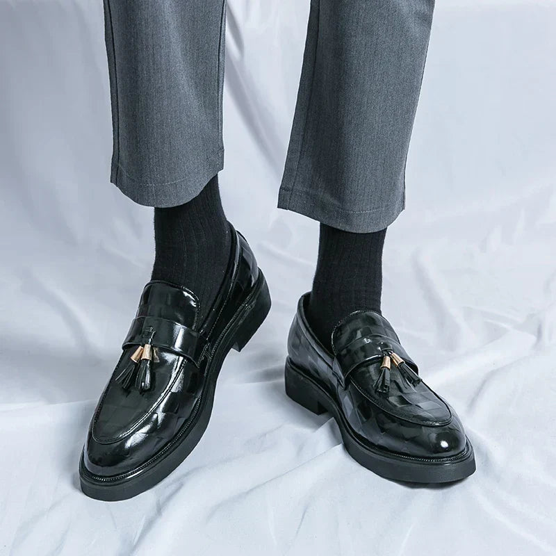 Mocassini uomo con nappine in vernice lucida